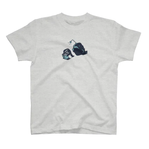 ペンギンとアンコウ Regular Fit T-Shirt