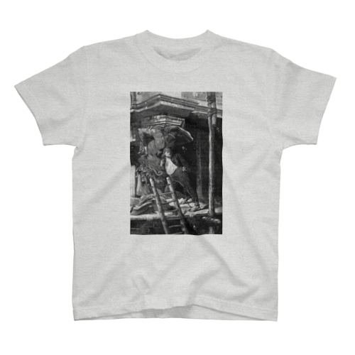  エミール・バヤール画『レ・ミゼラブル』ジャン・バルジャン(1862年) Regular Fit T-Shirt