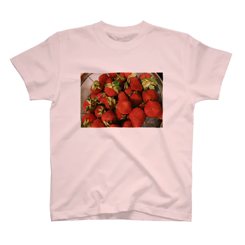 ストロベリリー Regular Fit T-Shirt