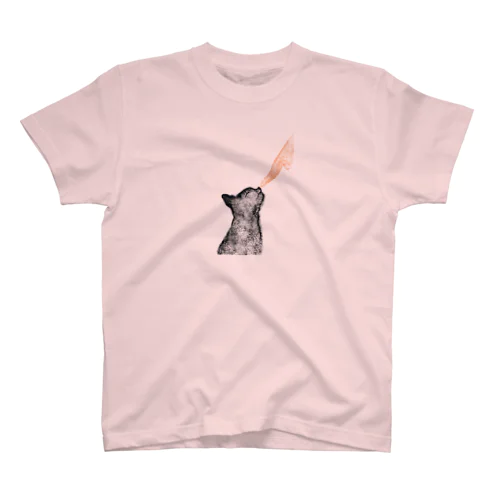 〈はじめまして〉 鼻で挨拶する猫 Regular Fit T-Shirt