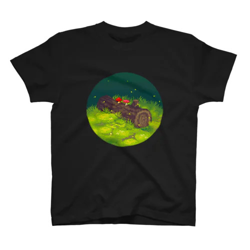 On a fallen tree🌲🍄🍄 スタンダードTシャツ