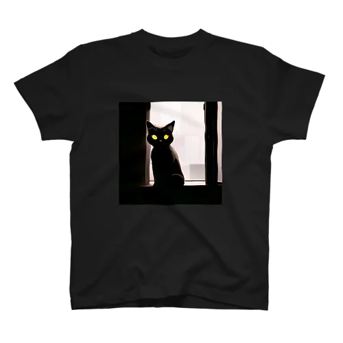 窓辺に黒猫 Regular Fit T-Shirt