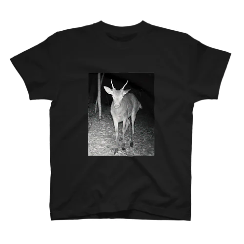トレイルカメラに写った鹿 Regular Fit T-Shirt