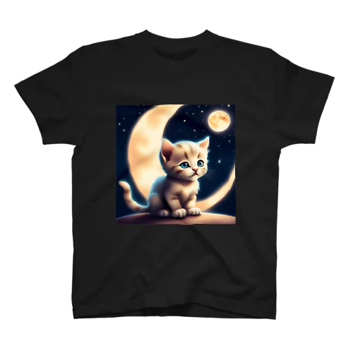 月を見る子猫 スタンダードTシャツ