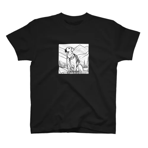 山を讃えるラブラドール Regular Fit T-Shirt