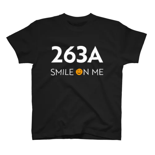 263A - SMILE ON ME -（黒） Regular Fit T-Shirt