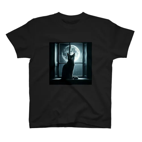 月明かりに佇む黒猫 Regular Fit T-Shirt
