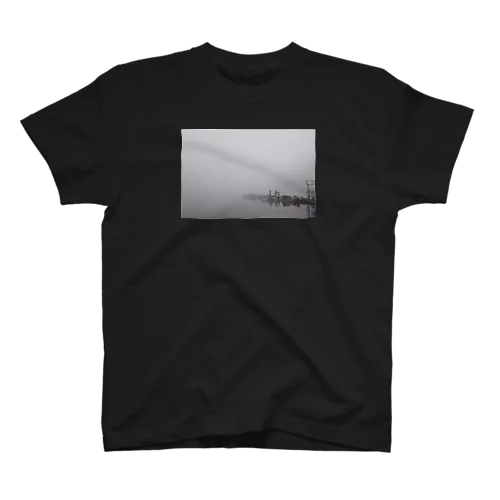 明け方 湖の畔 Regular Fit T-Shirt