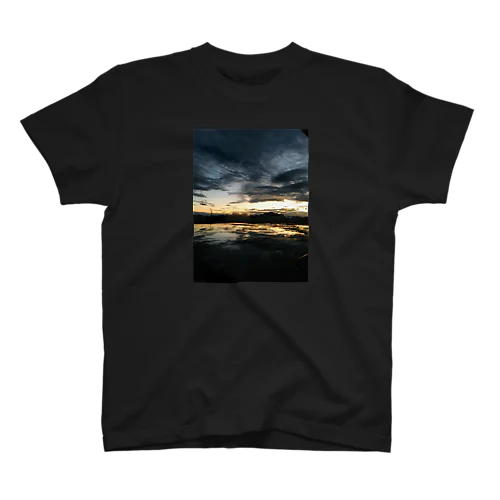 海と夕陽 Regular Fit T-Shirt
