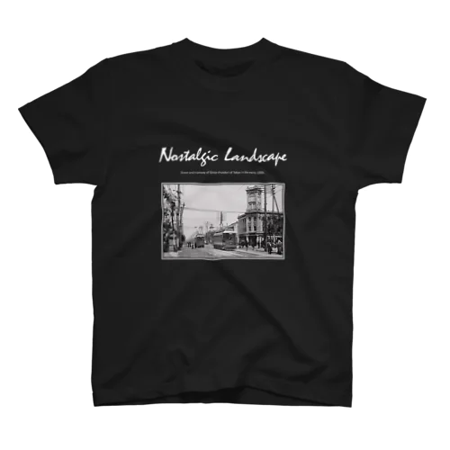 東京 銀座を路面電車が走る風景 （モノクロフォト） Regular Fit T-Shirt