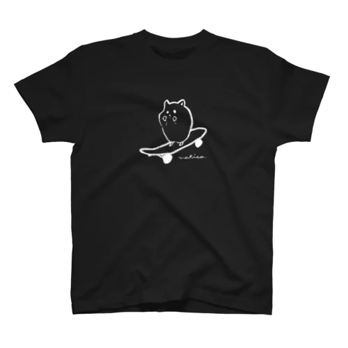 スケボーに乗るハムスター(白線) Regular Fit T-Shirt