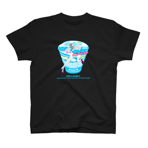 涼麺娘 フィギュアのせ カップ麺型 ガールアート Regular Fit T-Shirt