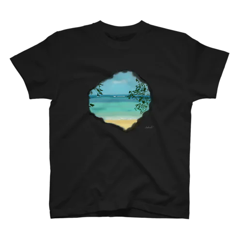 【洞窟から見た沖縄の海】わたしの心はいつも沖縄 Regular Fit T-Shirt