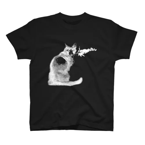 花を贈る猫 白 Regular Fit T-Shirt