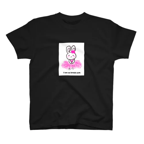 私は今休憩中です🌸ゆる〜いうさぎさん スタンダードTシャツ