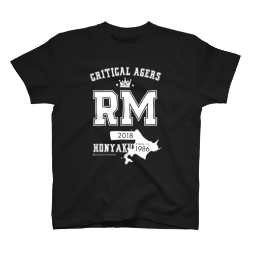 CRITICAL AGERS RM（ホワイトロゴ） Regular Fit T-Shirt