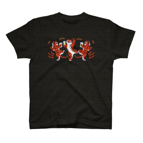盛り上がるトラちゃん達 Regular Fit T-Shirt