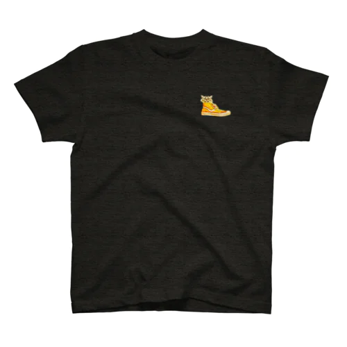 靴から猫【Ｖｅｒ．2】 Regular Fit T-Shirt