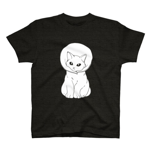 エリザベスカラー白猫 Regular Fit T-Shirt