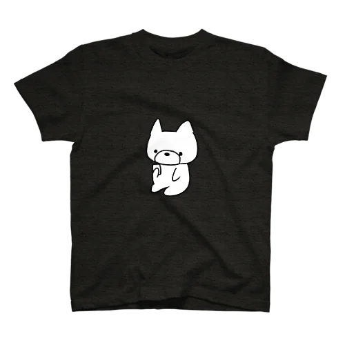 スマホをみる白い犬 スタンダードTシャツ