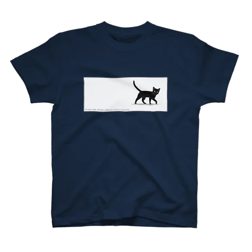 猫が目の前を横切った（黒猫） Regular Fit T-Shirt