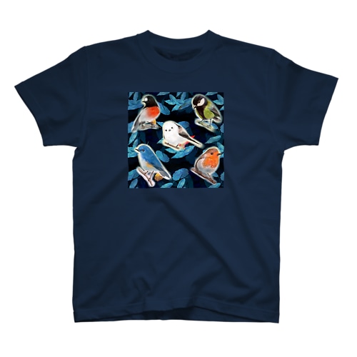 落ち葉のコラージュとかわいい野鳥たち Regular Fit T-Shirt