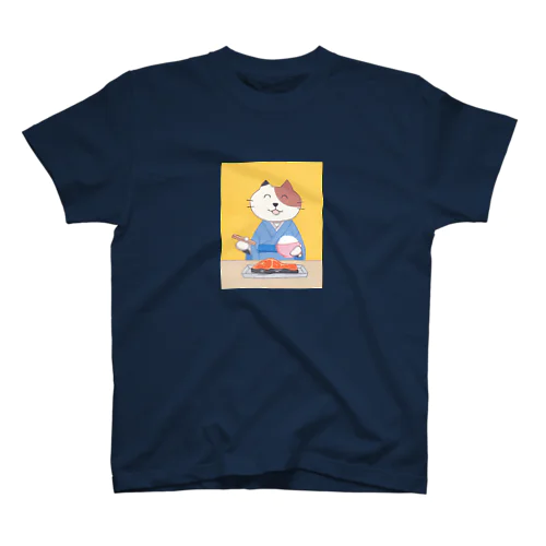 鮭を食べるネコ スタンダードTシャツ