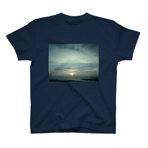 201409131716000　夕暮れの釧路港 スタンダードTシャツ