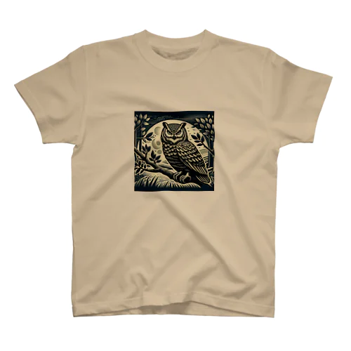 Owl gazing from a branch Regular Fit T-Shirt