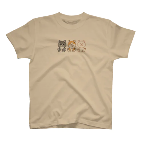 おすわり秋田犬トリオ Regular Fit T-Shirt