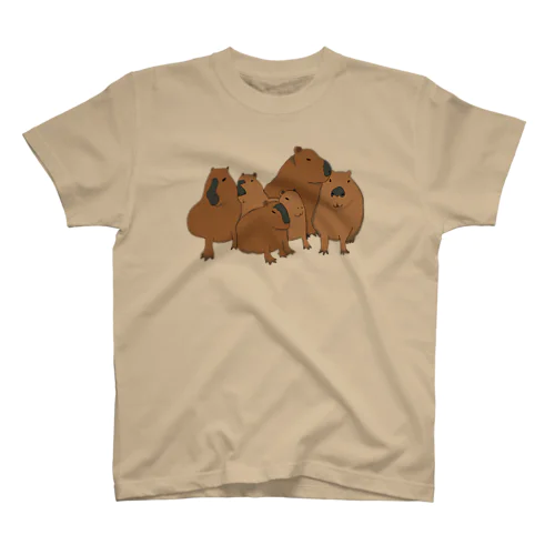 寄り添うカピバラ　 スタンダードTシャツ