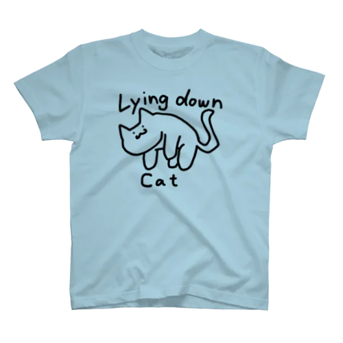 寝転んでいる猫 Regular Fit T-Shirt