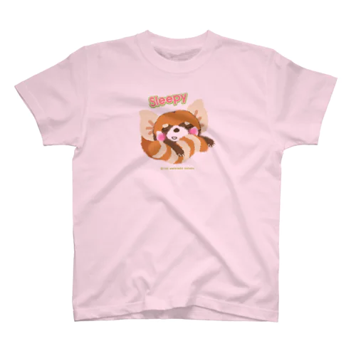 大耳のレッサーパンダ "Sleepy" Regular Fit T-Shirt