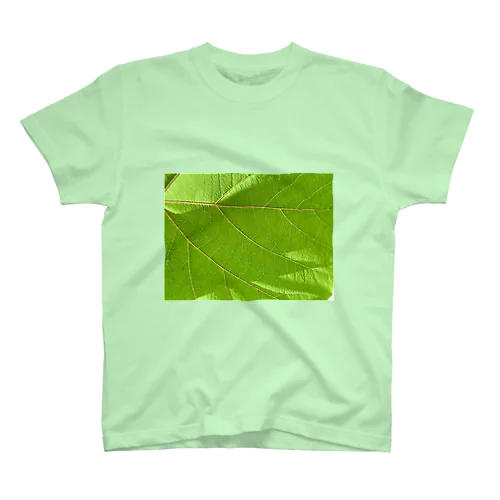 窓リーフ🟢💚 Regular Fit T-Shirt
