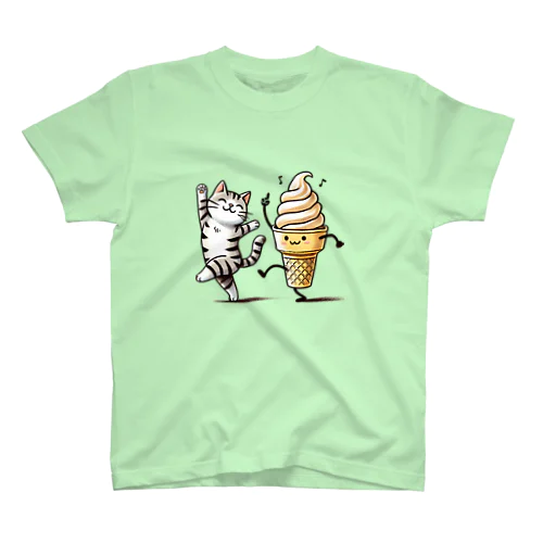 ソフトクリームと猫 Regular Fit T-Shirt