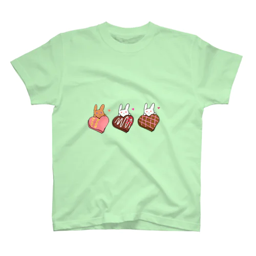 うさぎと桃・ラズベリークランチ・チェックのチョコレート Regular Fit T-Shirt