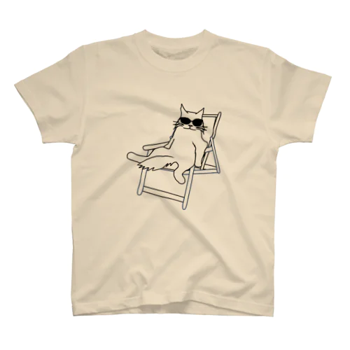 デッキチェアに座る猫 A スタンダードTシャツ