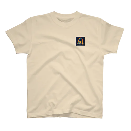 日常を照らす太陽の微笑み Regular Fit T-Shirt