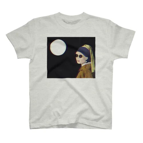 真珠の耳飾りのサングラス少女 -girl with a pearl earring & sunglasses- Regular Fit T-Shirt