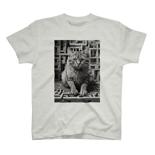 Cat lost in a maze スタンダードTシャツ