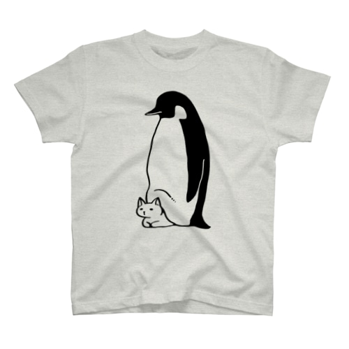 暖を取るねこ（ペンギン） Regular Fit T-Shirt