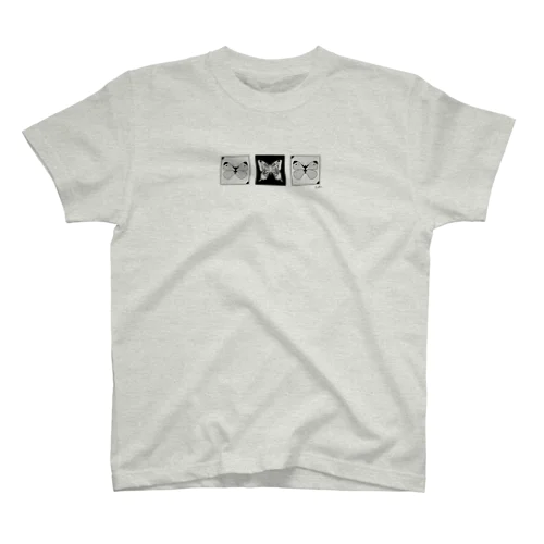 蝶蝶蝶(black) Regular Fit T-Shirt