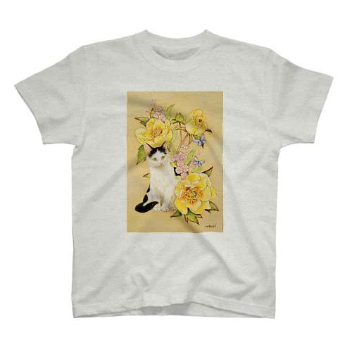 黄色い牡丹と富士額猫 Regular Fit T-Shirt