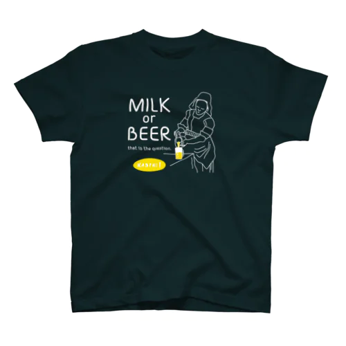 名画 × BEER（牛乳を注ぐ女・牛乳かビールか、それが問題だ。）白線画 Regular Fit T-Shirt