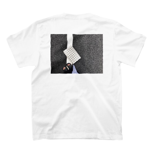 白線と卵パック Regular Fit T-Shirt
