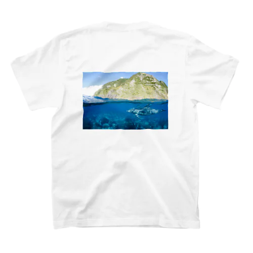 Island dolphin. Regular Fit T-Shirt