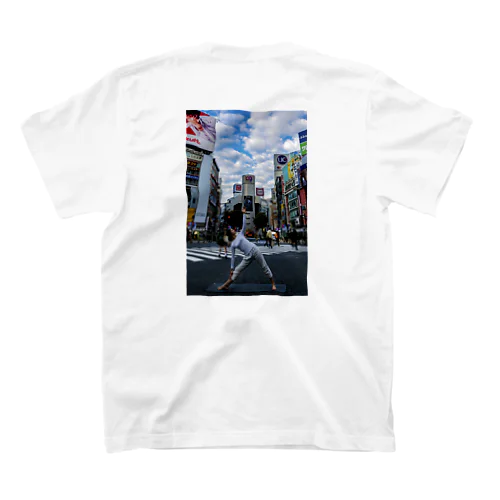 スクランブル交差点に住むヨギー Regular Fit T-Shirt