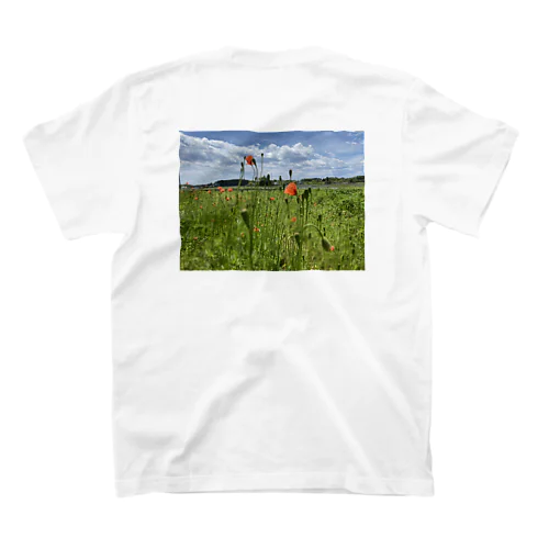 ポピーと田んぼ 田舎の風景 スタンダードTシャツ