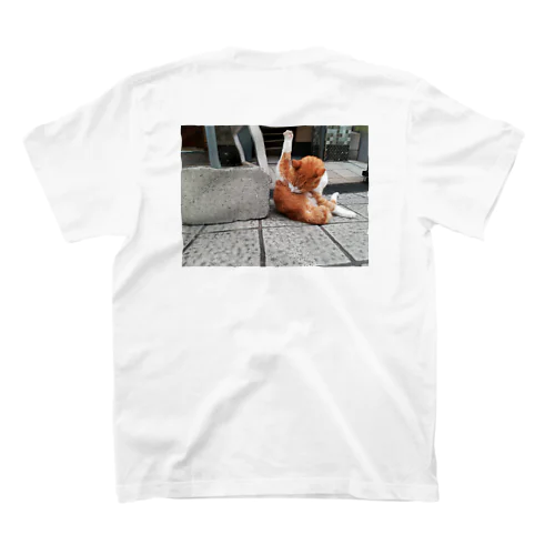 脚上げねこ Regular Fit T-Shirt