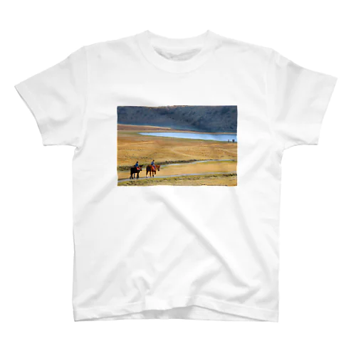 草千里ヶ浜と馬 Regular Fit T-Shirt
